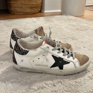 GOLDEN GOOSE
Superstar Classic sneakers in white and black